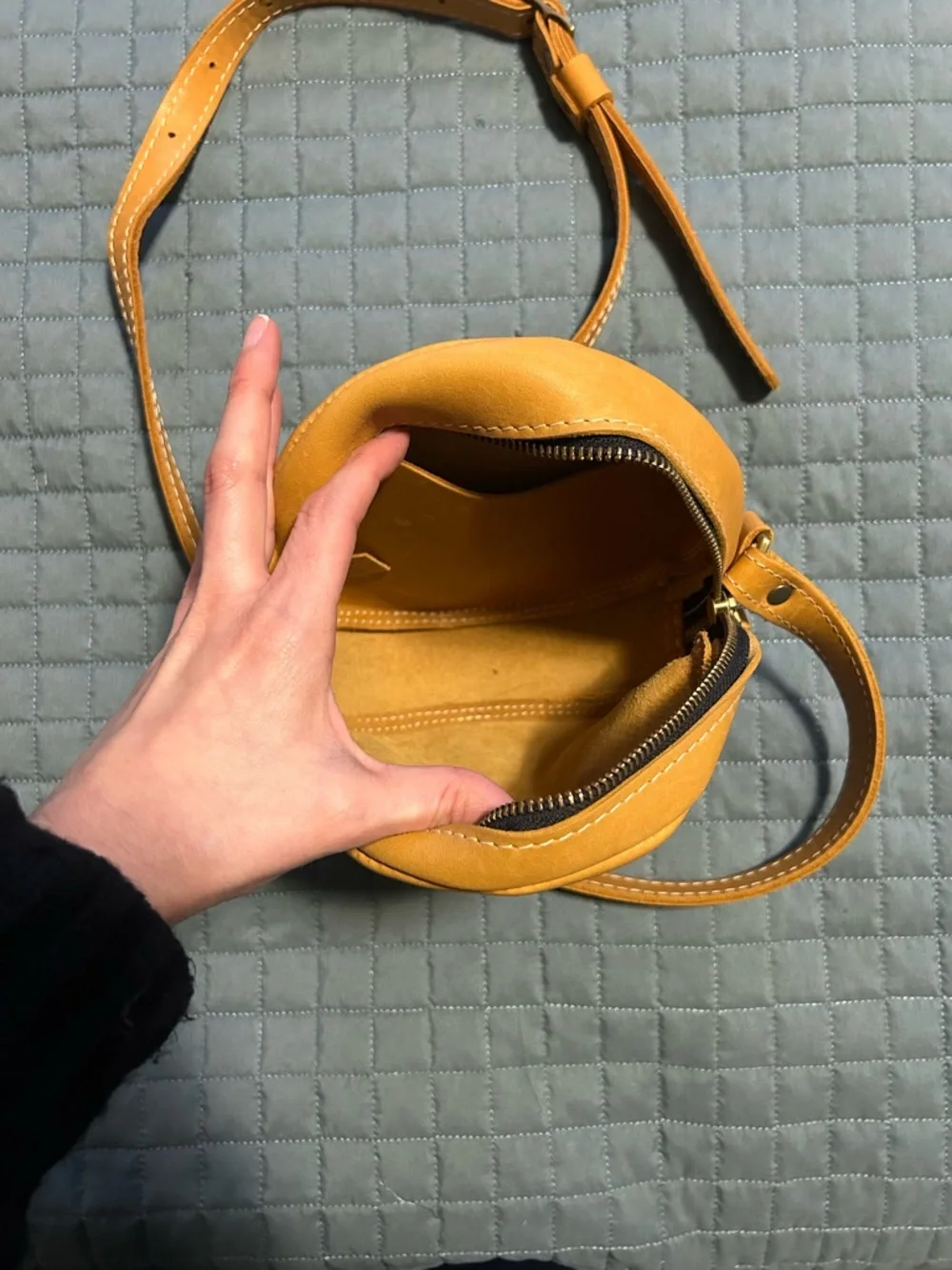 Portland Leather Round Crossbody Bag - Mustard color - Picture 3 of 3